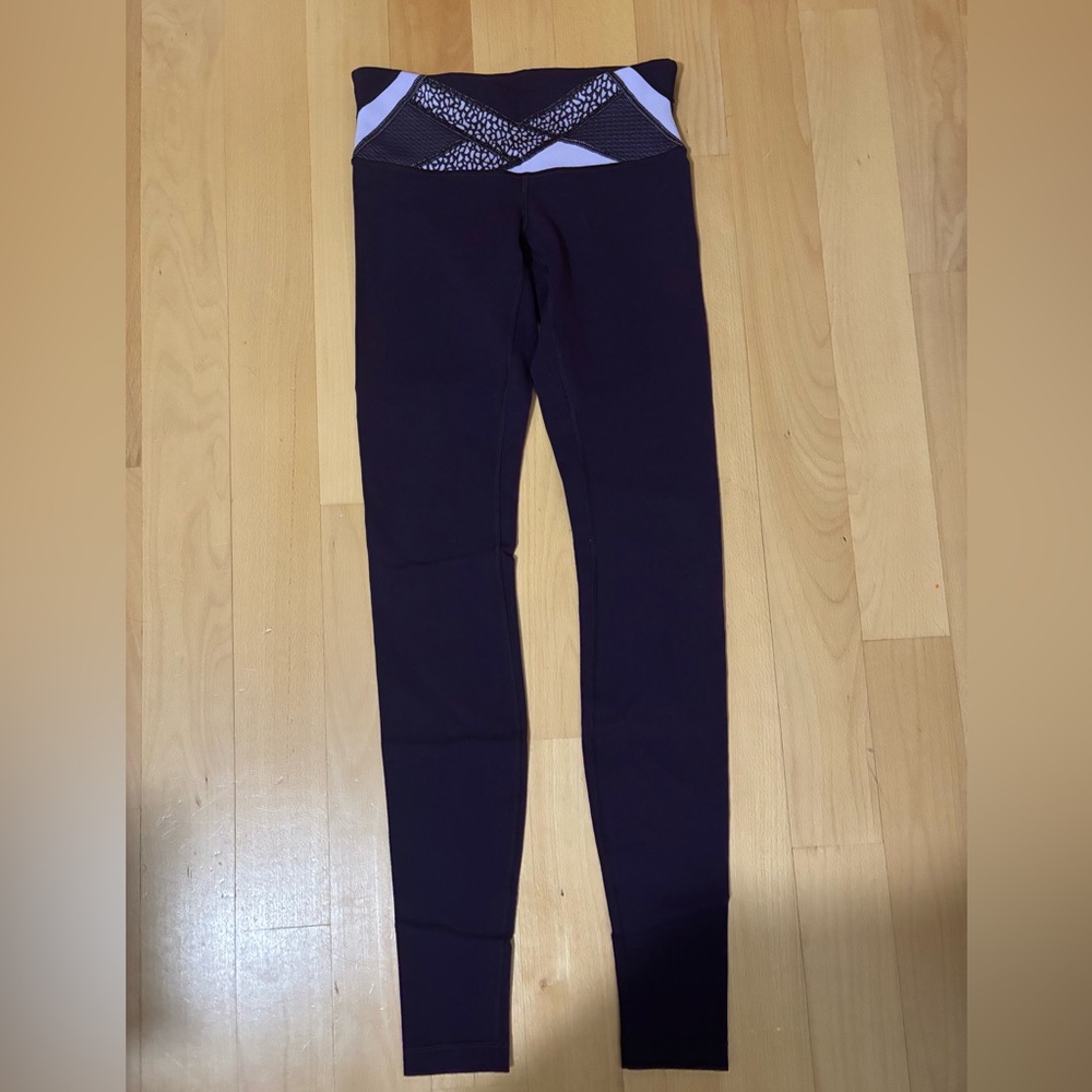 Purple Lululemon leggings size 4 with patterned waistband